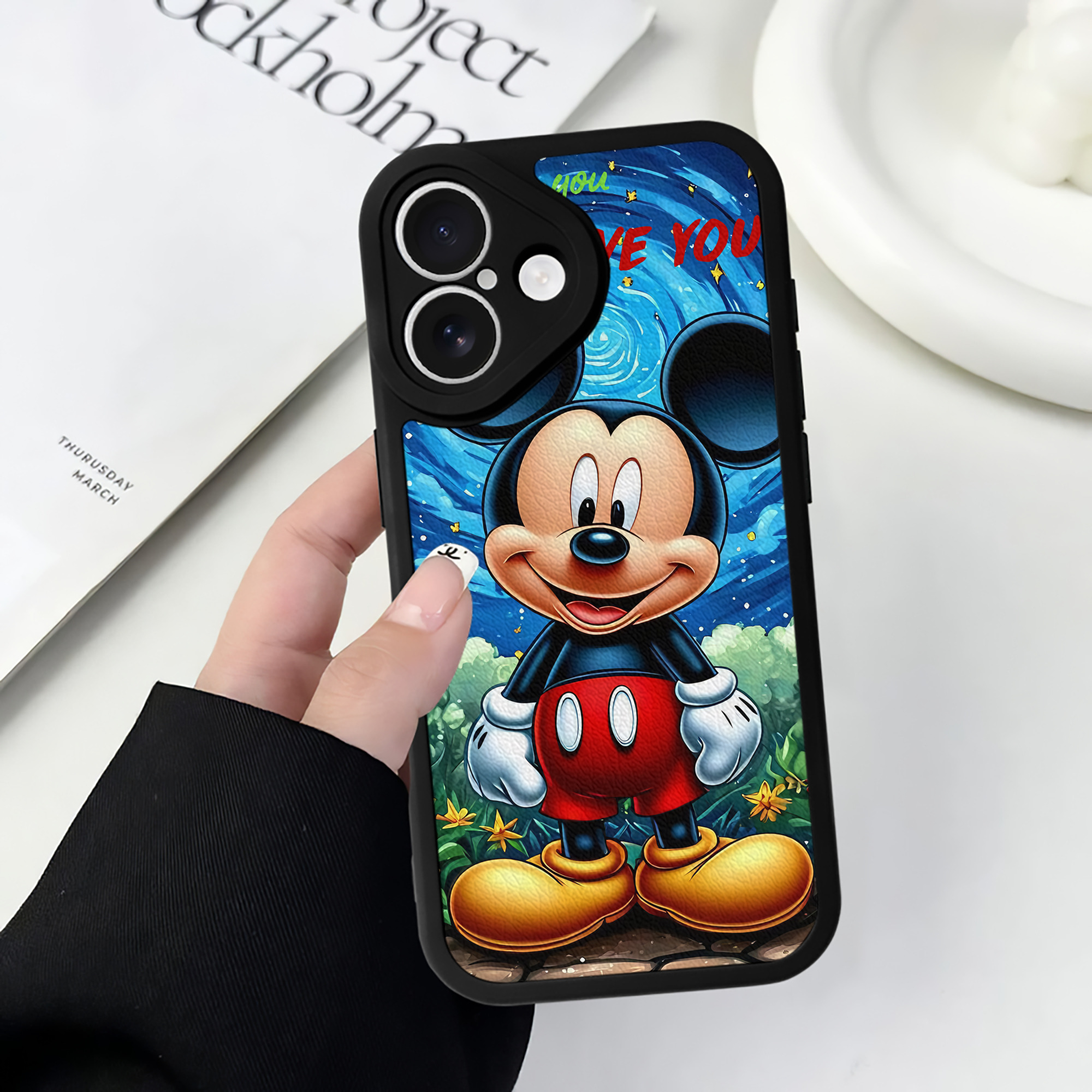 （画像用） ミッキーマウス Mickey Mouse 【iPhone 16シリーズ対応】シリコンスマホケース（レザー調） 材質：シリコン